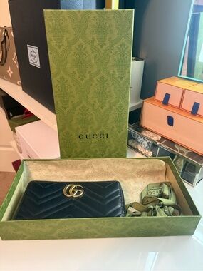 ✨ Authentic Gucci Black Matelassé GG Marmont Wallet ✨